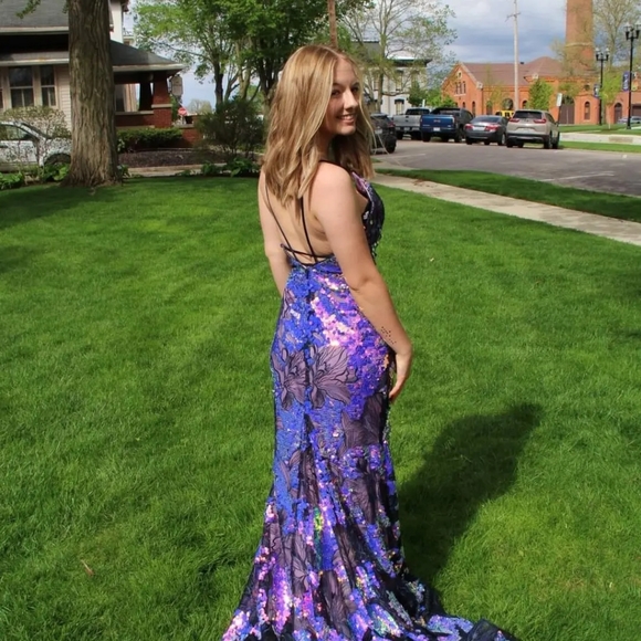 Prom dress - Picture 3 of 6